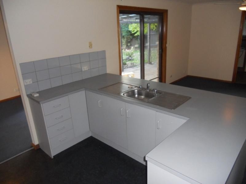 15 Slade  Cres, Hallett Cove SA 5158