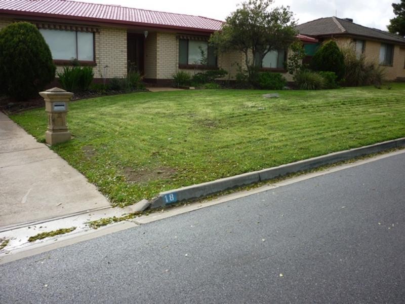 18 California  Ave, Hallett Cove SA 5158