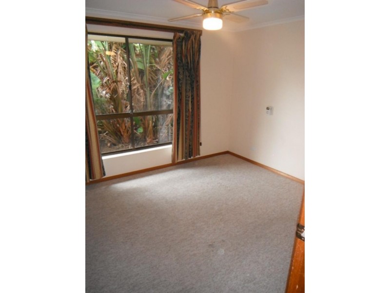 6 Dennis St, Happy Valley SA 5159