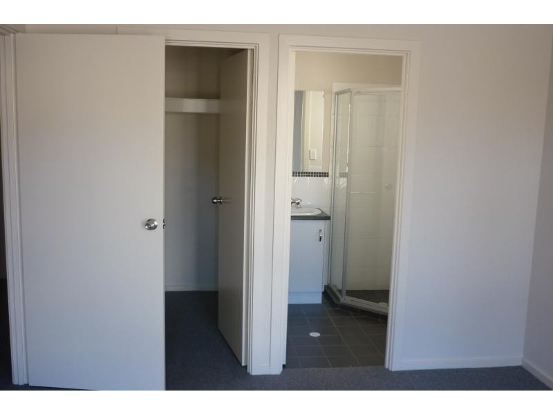 8  Kakadu  Dr, Morphett Vale SA 5162