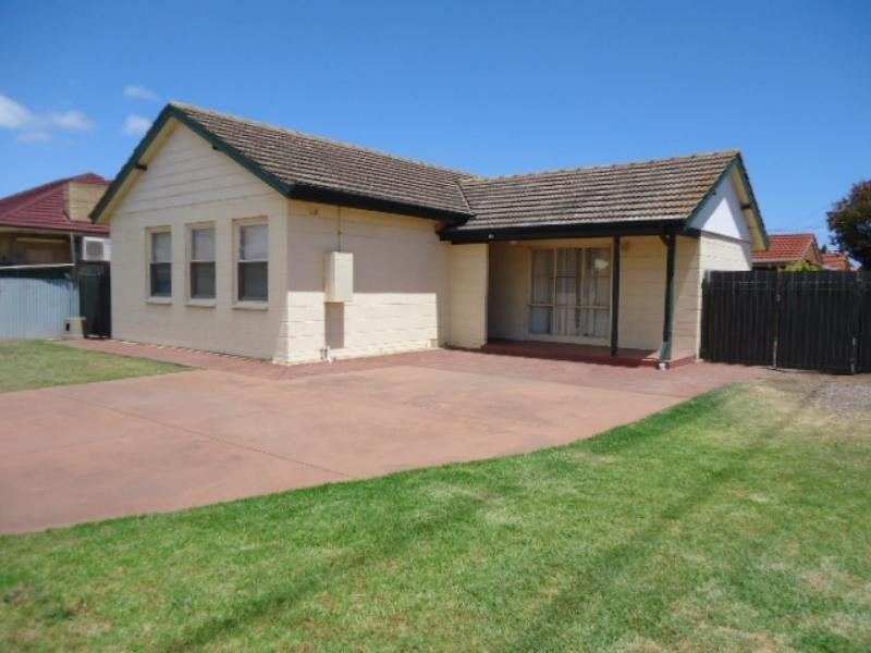 18 Mulcra Ave, Park Holme SA 5043