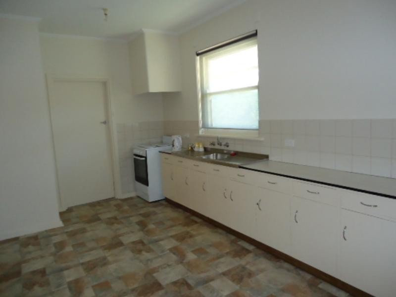 18 Mulcra Ave, Park Holme SA 5043