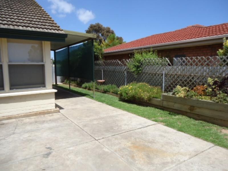 18 Mulcra Ave, Park Holme SA 5043