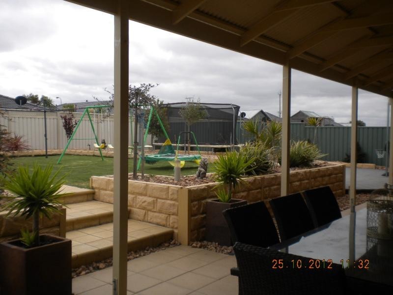 4 Meadowbank  Way, Aldinga Beach SA 5173