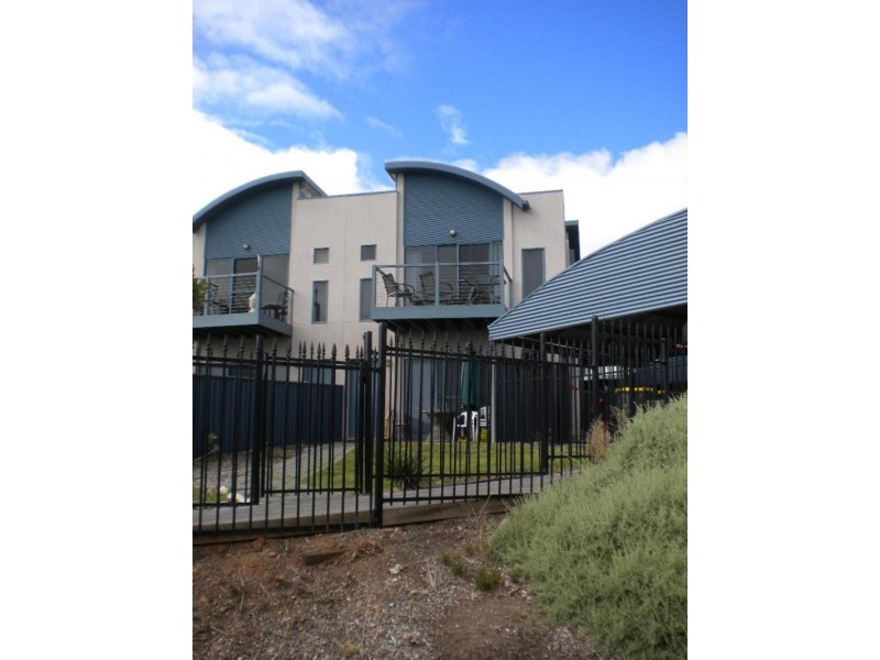 2A St Vincent  Ave, Hallett Cove SA 5158
