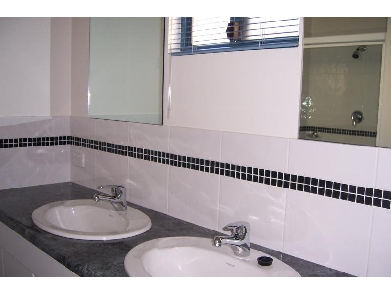 2A St Vincent  Ave, Hallett Cove SA 5158