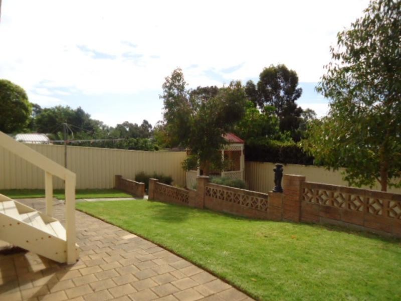 15 Glenloth Dr, Happy Valley SA 5159