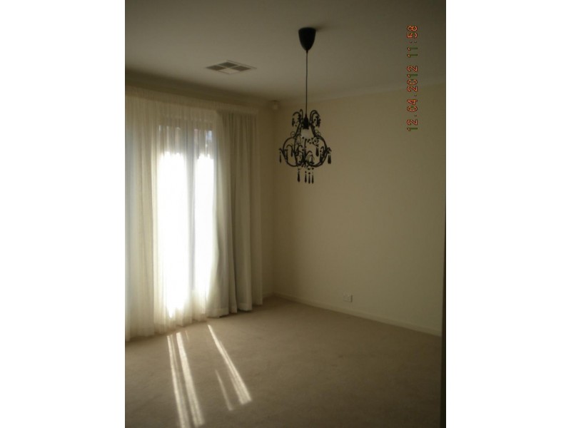 4 Fuschia St, Huntfield Heights SA 5163
