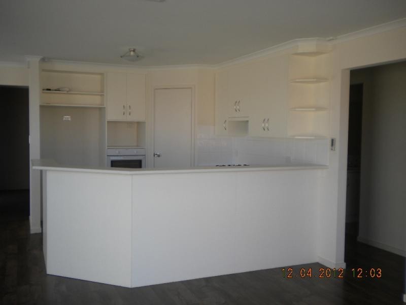 4 Fuschia St, Huntfield Heights SA 5163