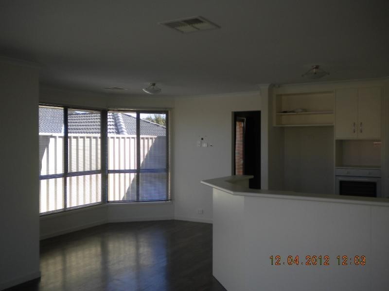 4 Fuschia St, Huntfield Heights SA 5163