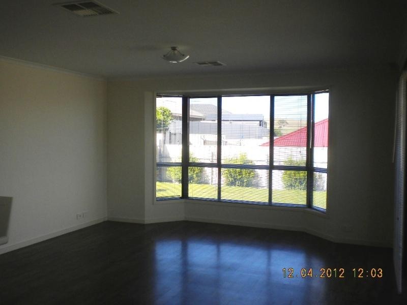 4 Fuschia St, Huntfield Heights SA 5163