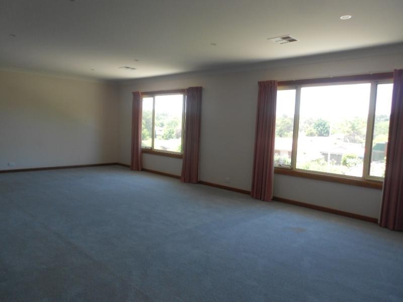 14 Hub Dr, Aberfoyle Park SA 5159