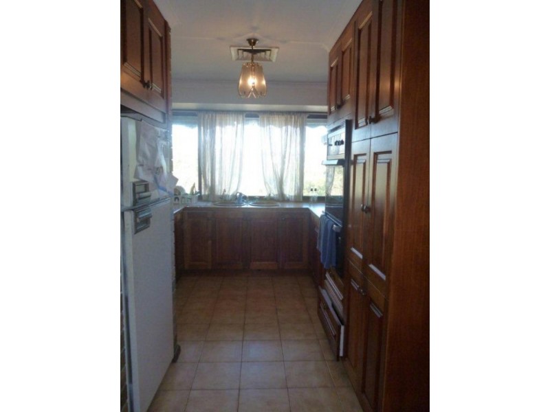 216 Perry Barr  Rd, Hallett Cove SA 5158