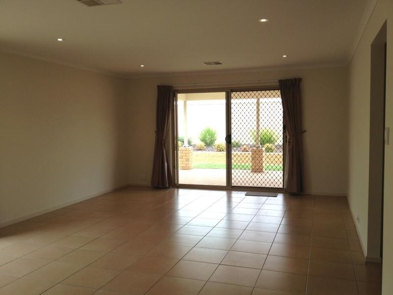 5 Birdsong St, Aldinga Beach SA 5173