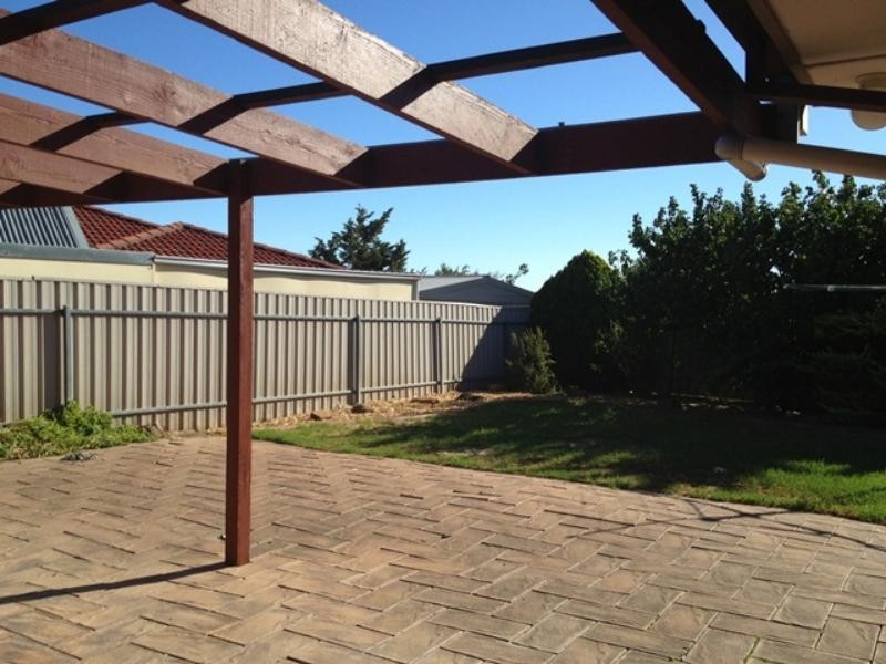 63 Mawson Cct, Woodcroft SA 5162