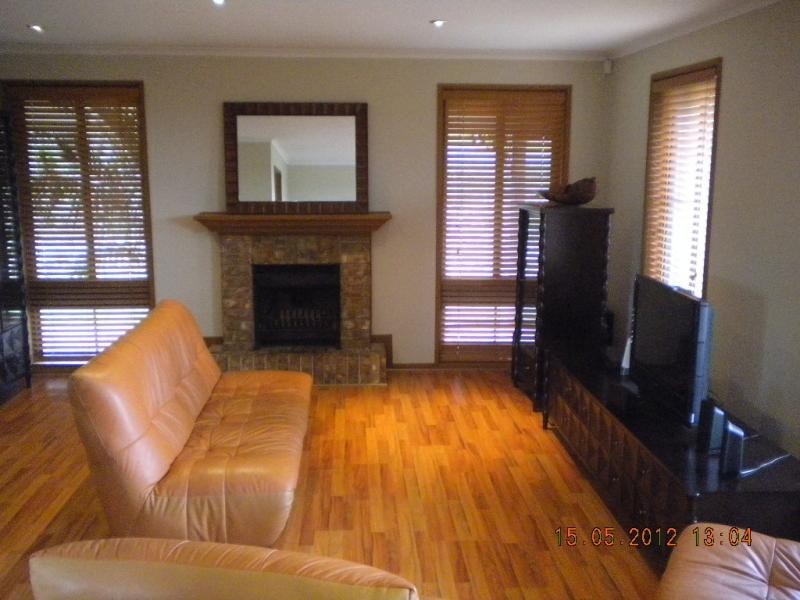 8 Poralka Cres, Hallett Cove SA 5158