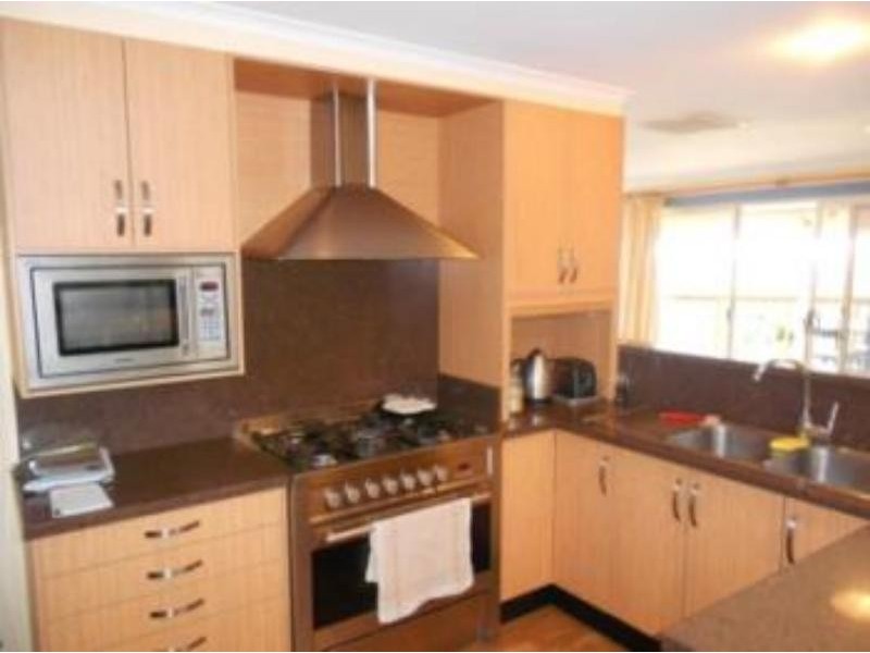 16 Nungamoora St, Hallett Cove SA 5158