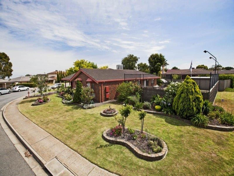 1 Lepena Cres, Hallett Cove SA 5158
