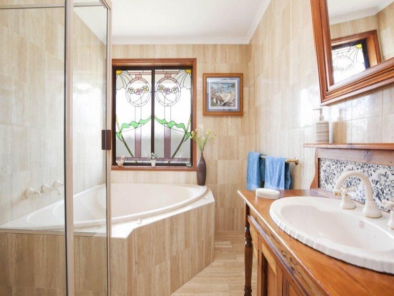 1 Lepena Cres, Hallett Cove SA 5158