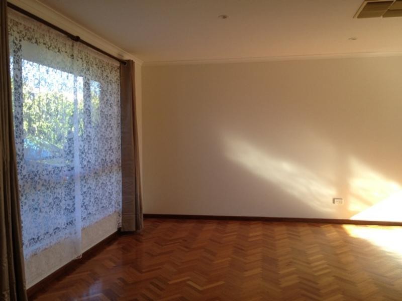 63 Mawson Cct, Woodcroft SA 5162