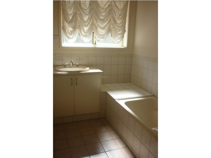 18 Goulding Gr, Noarlunga Downs SA 5168