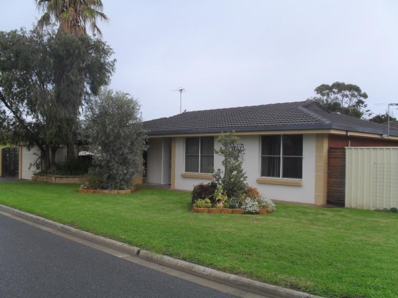 24 Stirling Cres, Aldinga Beach SA 5173