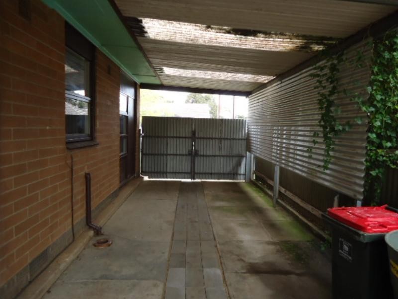 27 Maxwell Rd, Hackham West SA 5163