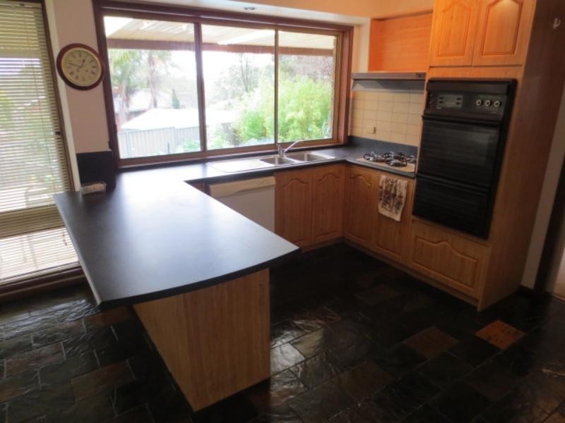 2 Heath Lane, Flagstaff Hill SA 5159