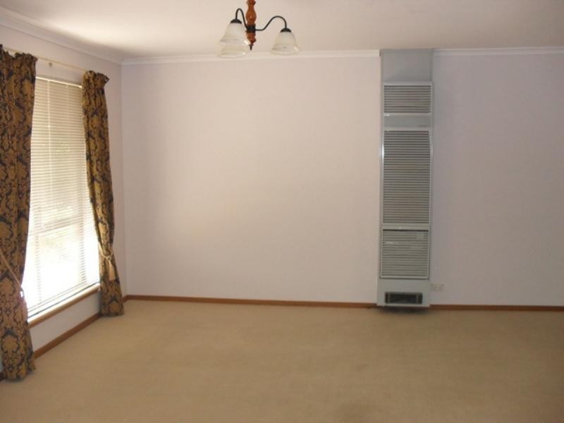 9 Banks  Rd, Woodcroft SA 5162