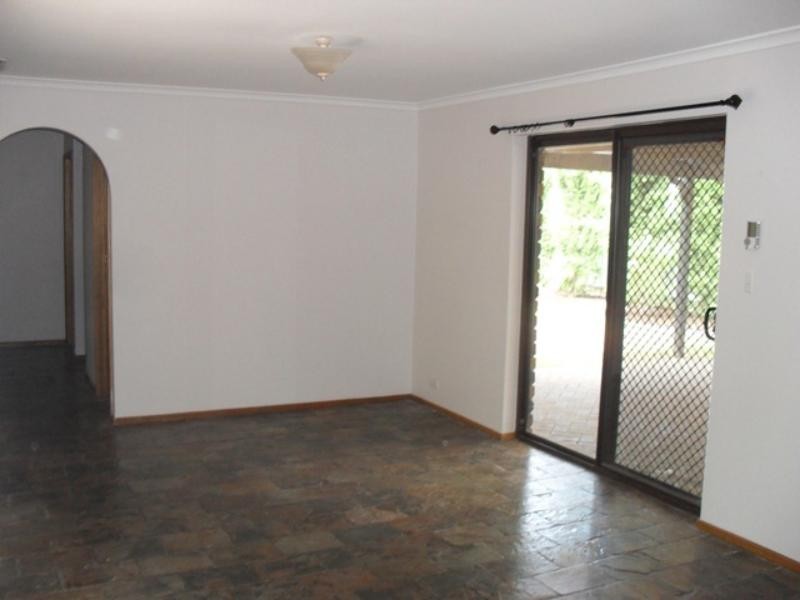 9 Banks  Rd, Woodcroft SA 5162