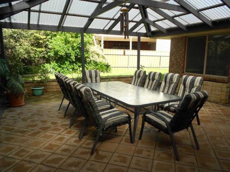 2  Bordeaux  Dr, Woodcroft SA 5162