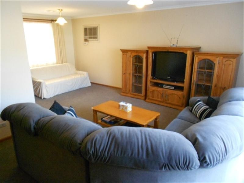 14 Queens Way, Woodcroft SA 5162