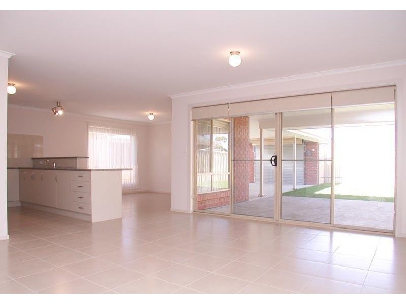 8 South Pacific Bvd, Seaford Meadows SA 5169