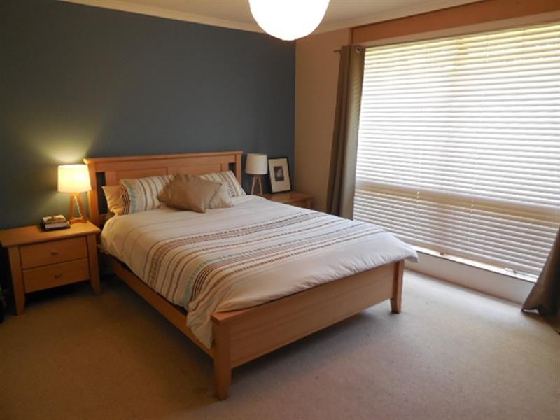 44 Tatiara Rd, Happy Valley SA 5159