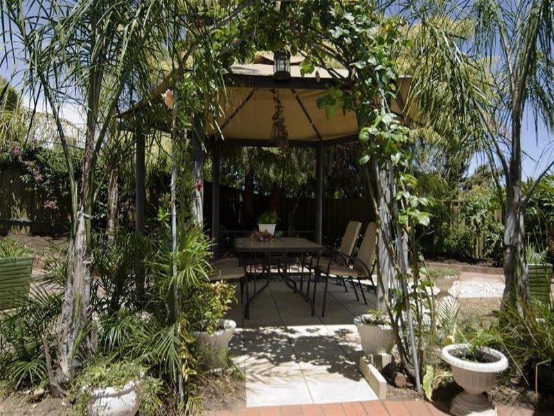 18 Genoa Ct, Hallett Cove SA 5158