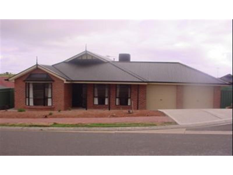 9 Brookl Dr, Hallett Cove SA 5158