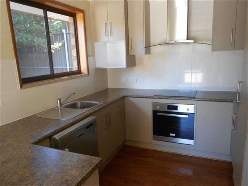 17 Dorita Ct, Woodcroft SA 5162