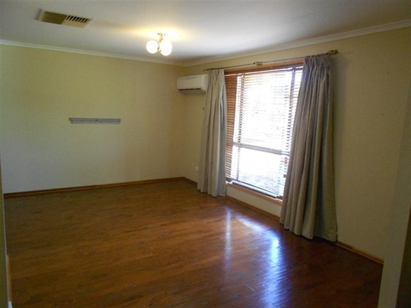 17 Dorita Ct, Woodcroft SA 5162