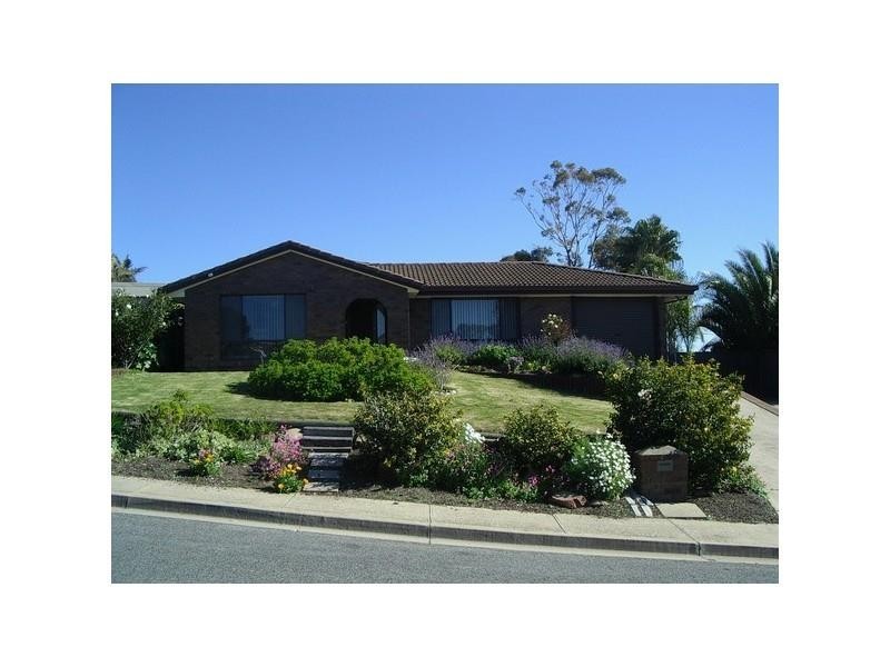 8 Safari Ct, Hallett Cove SA 5158