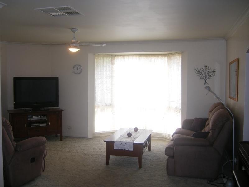 54 Vennachar Dr, Hallett Cove SA 5158