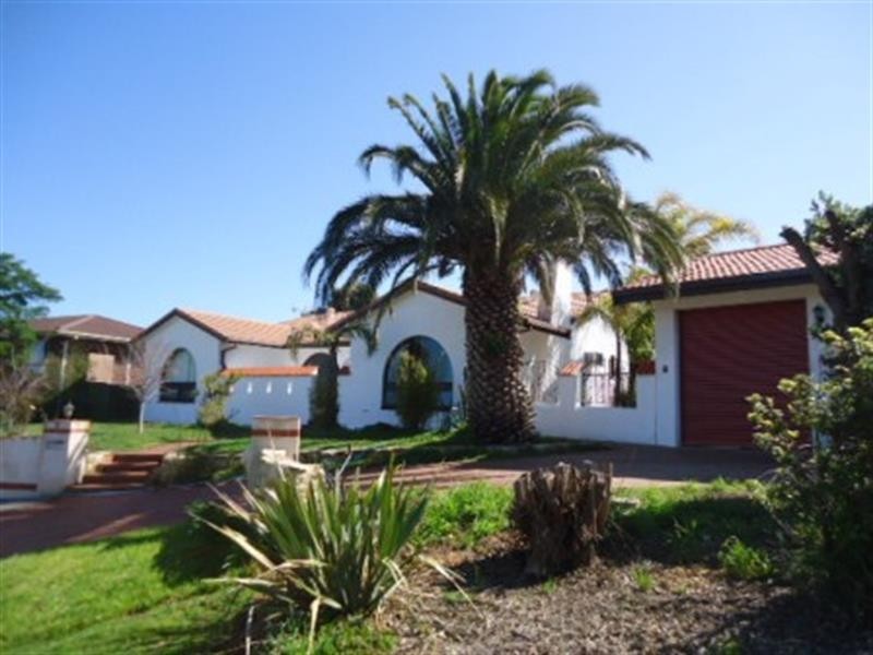 6 Falcon Ct, Hallett Cove SA 5158