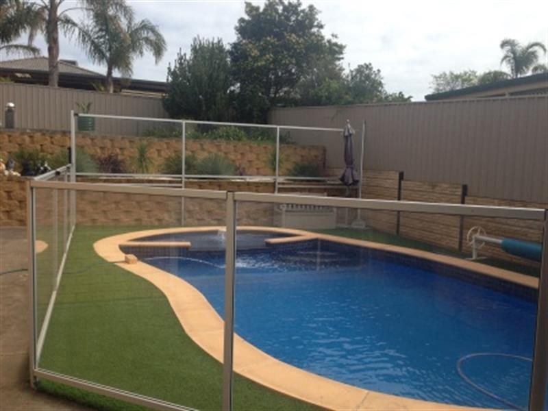 15 Freebairn Ave, Hallett Cove SA 5158