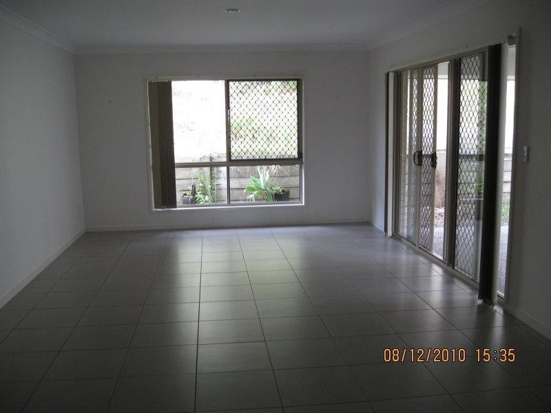 12 Carnarvon Cres, Waterford QLD 4133