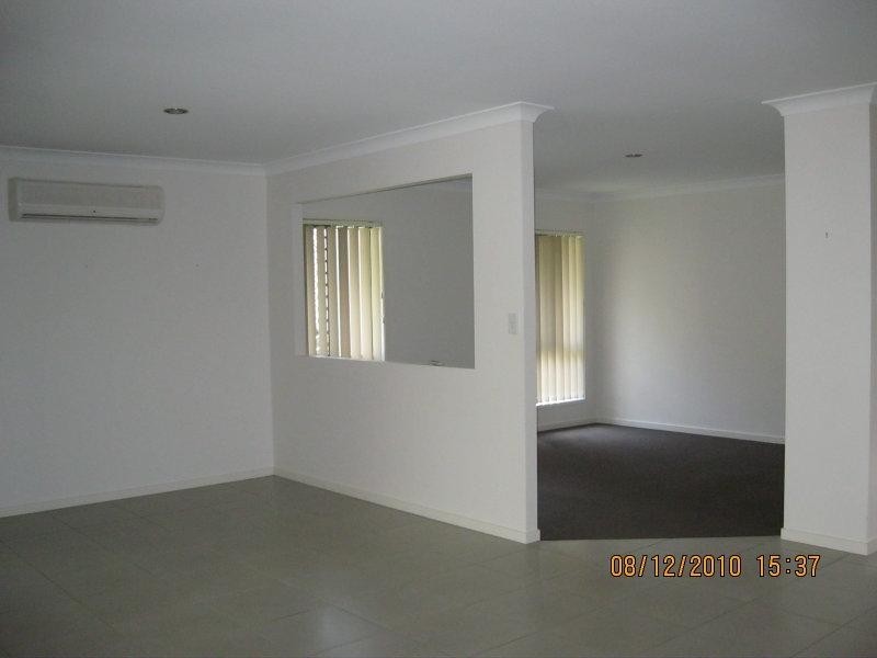 12 Carnarvon Cres, Waterford QLD 4133