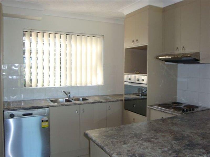 8/2 Johnston  St, Southport QLD 4215