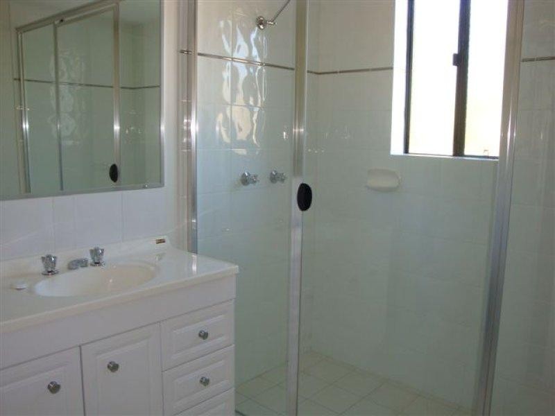 8/2 Johnston  St, Southport QLD 4215