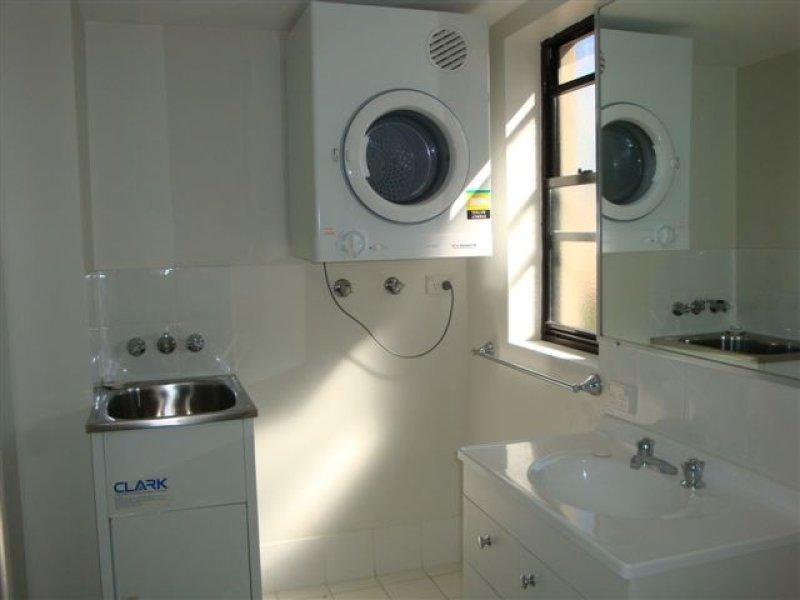 8/2 Johnston  St, Southport QLD 4215