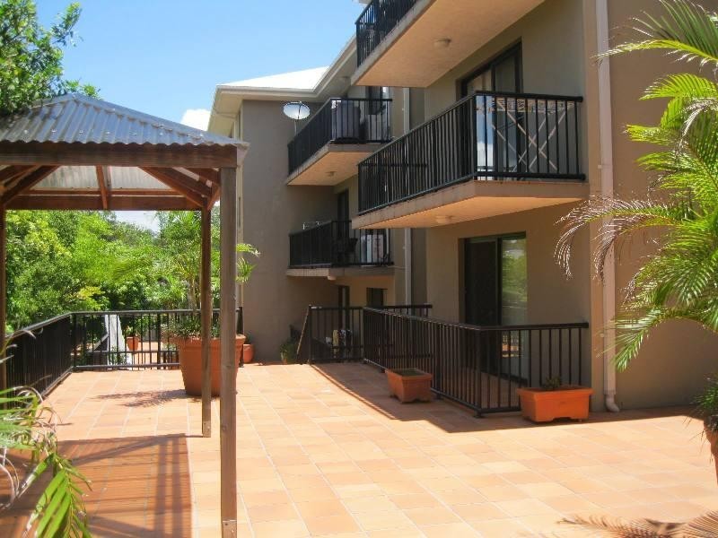 8/2 Johnston  St, Southport QLD 4215