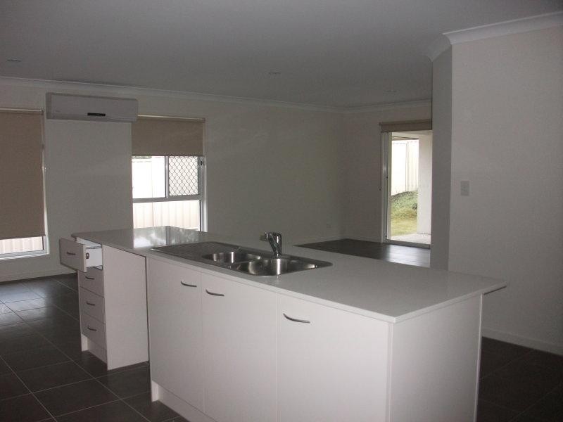 3 Conlan  Ct, Oxenford QLD 4210