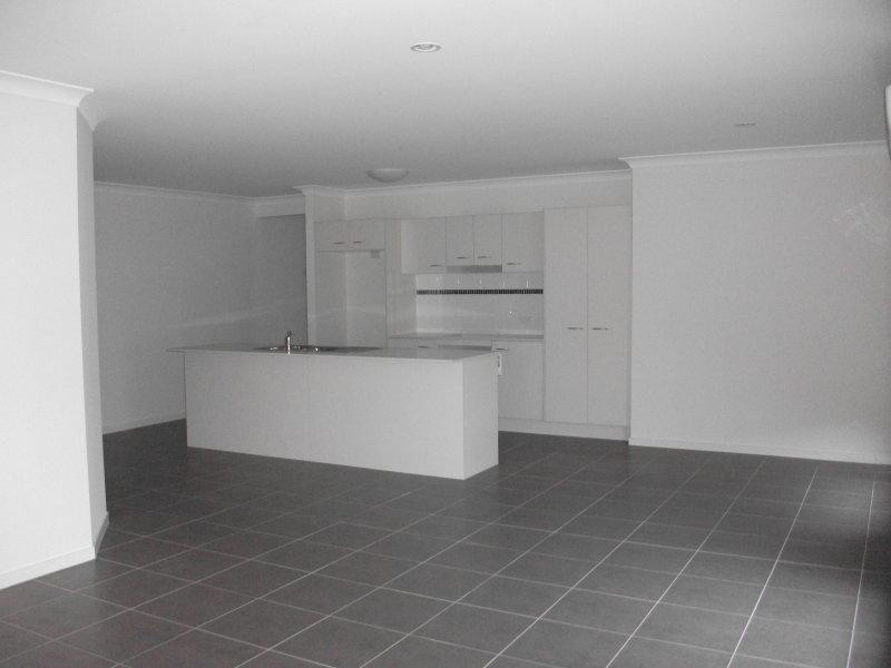 3 Conlan  Ct, Oxenford QLD 4210